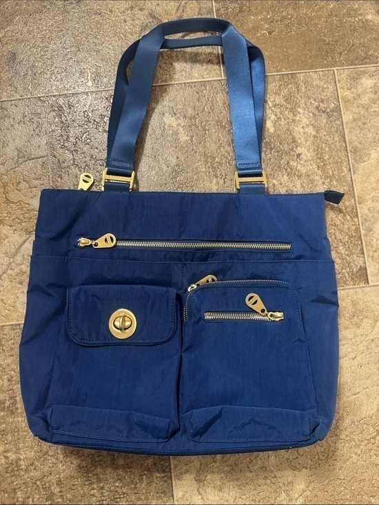 Baggallini Handbags - 🆕 Baggallini Tulum Tote with Gold Hardware. Perfect Condition. Like New!🔥